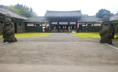 출입구 정면입니다.