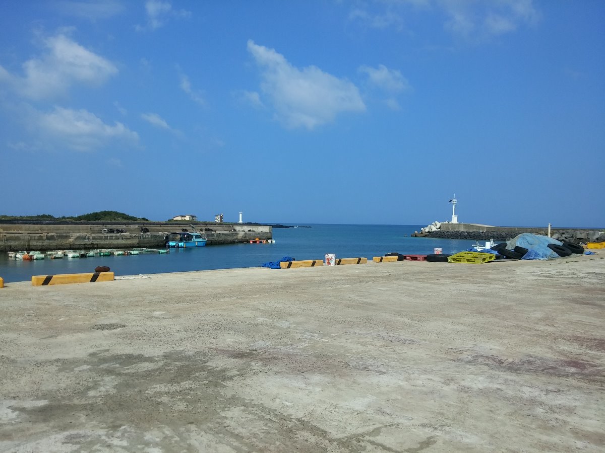 금능해변 방파제 입니다