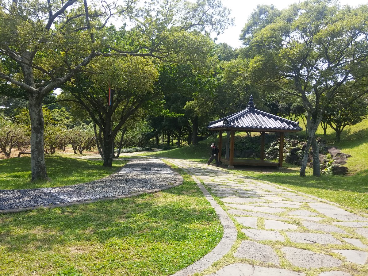 걸매생태공원 산책로 입니다