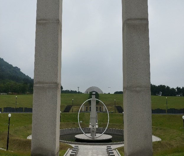 4.3평화공원기념관 각명비 모습 입니다