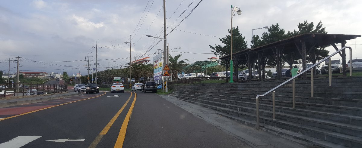장애인들이 산책하기 좋은 해안도로를 가다 레포츠공원 계단 입니다