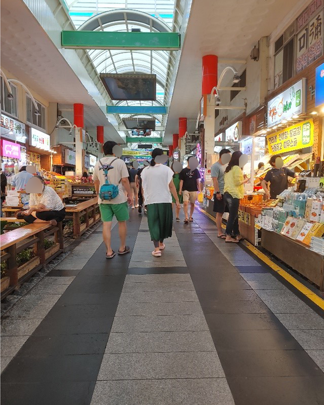 서귀포매일올레시장 통로 입니다.