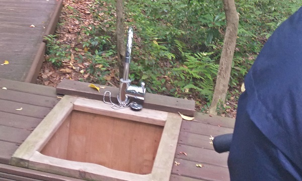노고록숲길 족욕장이 보이는 사진입니다.