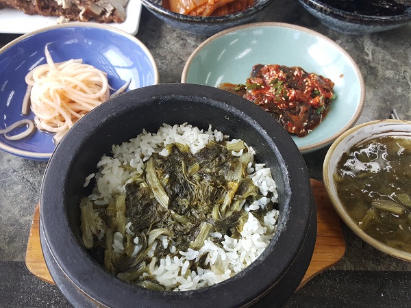 시레기 돌솥밥사진입니다.