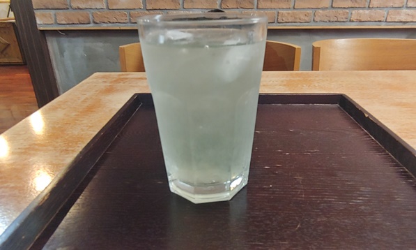 알로에 주스를 주문하여 촬영하였습니다.