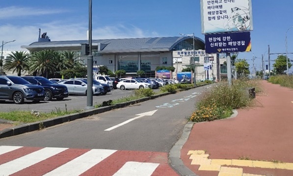 여객터미널 입구입니다.