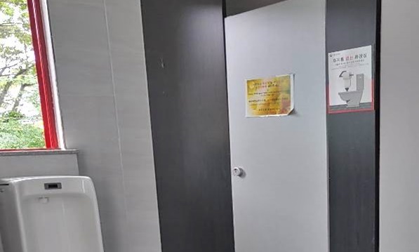 용연다리 화장실 내부 사진입니다.