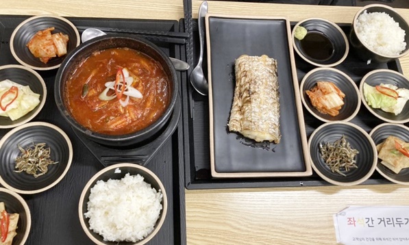 청년몰에서 주문한 음식 사진입니다.