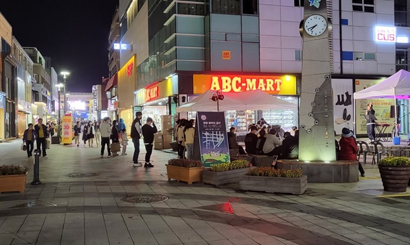 칠성로 저녁 풍경 사진입니다.