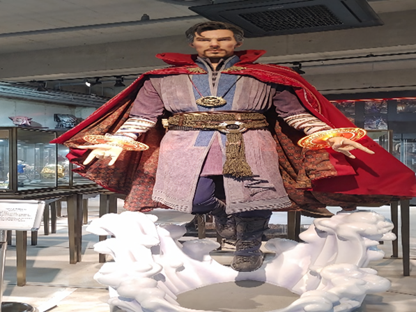 닥터스트레인지 피규어입니다.