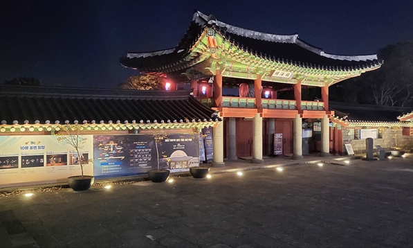 목관아 입구 사진입니다. 이미지는 목관아의 야경입니다.