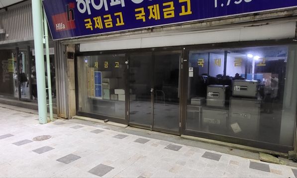 제주신보사 옛터입니다. 이미지는 하이파 국제금고 출입구입니다.