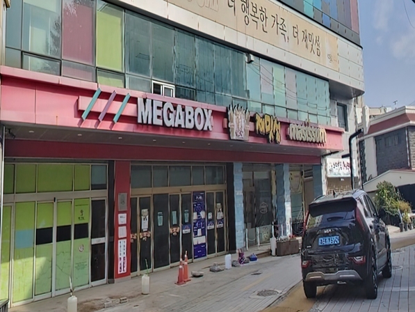옛 아카데미 극장 자리입니다. 이미지는 메가박스가 보이는 사진입니다.