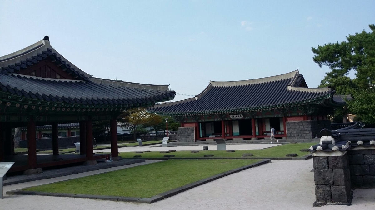 제주목관아 내부 관람 모습입니다 (3)