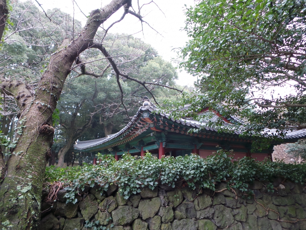 삼성혈 삼성전 돌담입니다