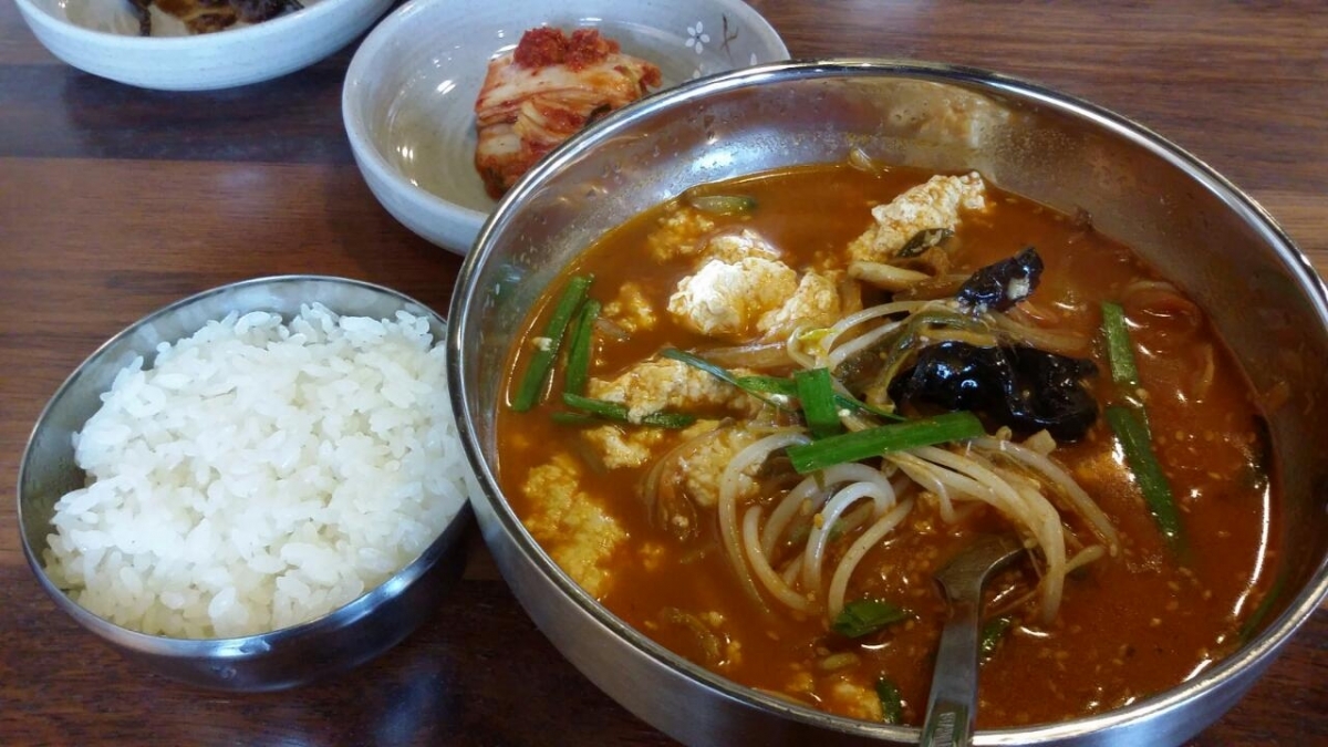 순두부엔짬뽕 순두부짬뽕과 공기밥 입니다