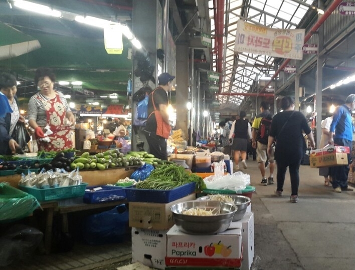 제주시민속오일시장 채소입니다