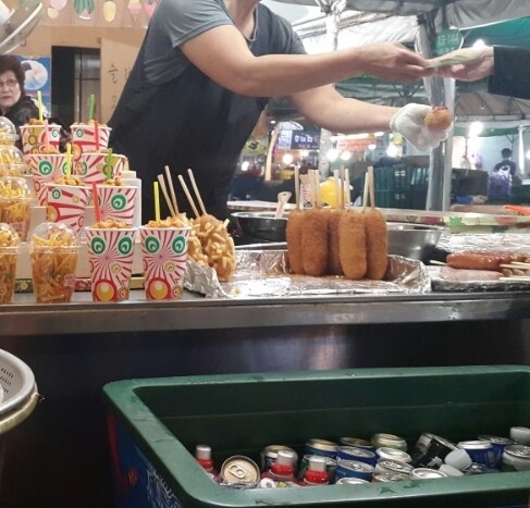 제주시민속오일시장 핫도그 입니다