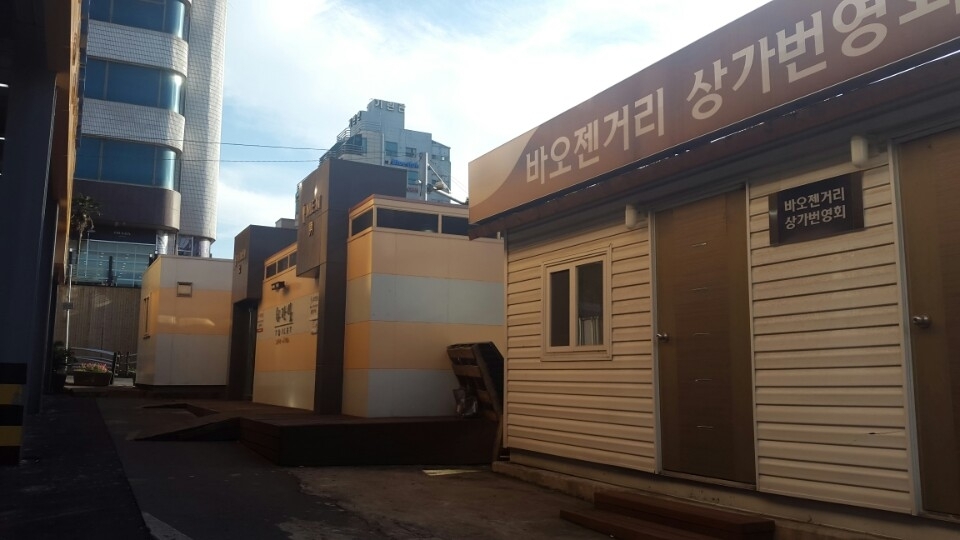 바오젠거리 공공화장실입니다