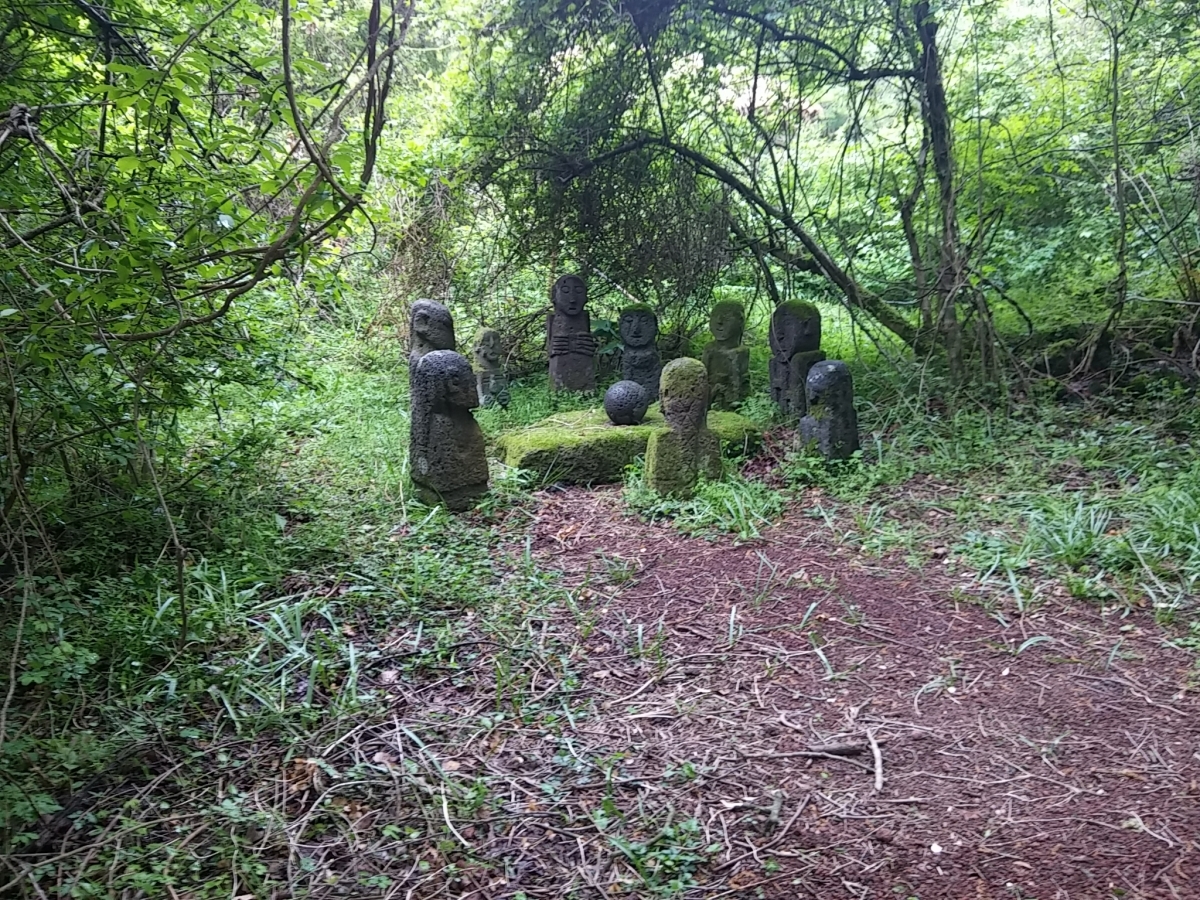 제주돌문화공원 둥글게 모여있는 돌 모형 입니다