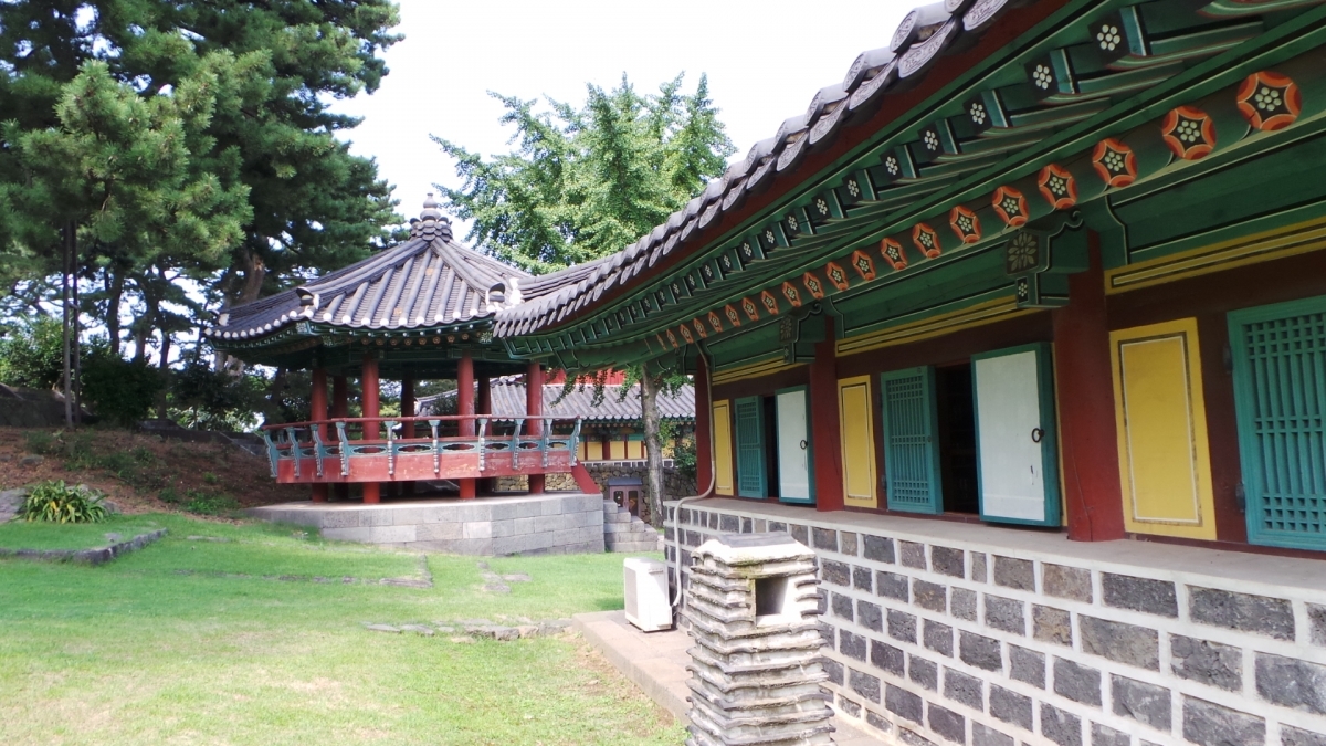 제주향교 한옥 뒷 모습 입니다