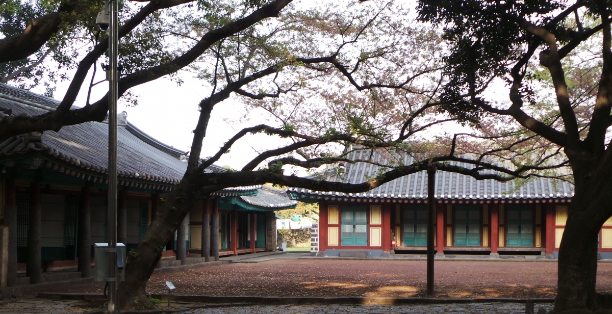 삼성혈 내부 모습 입니다