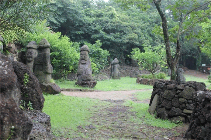 북촌돌하르방공원 여러 모습의 돌하르방 입니다