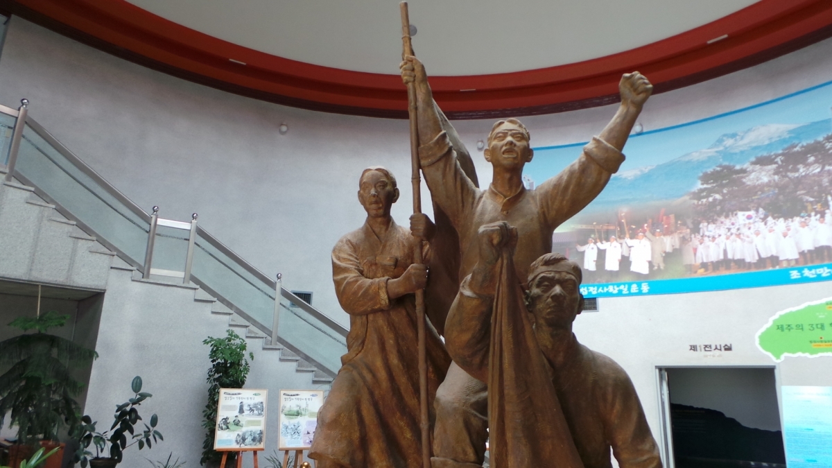 제주항일기념관 운동가 동상 입니다