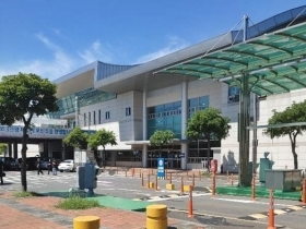 제주항 여객터미널 입구 사진입니다.