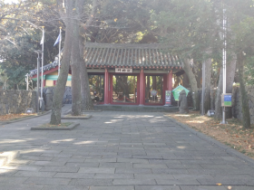삼성혈 입구 사진입니다.